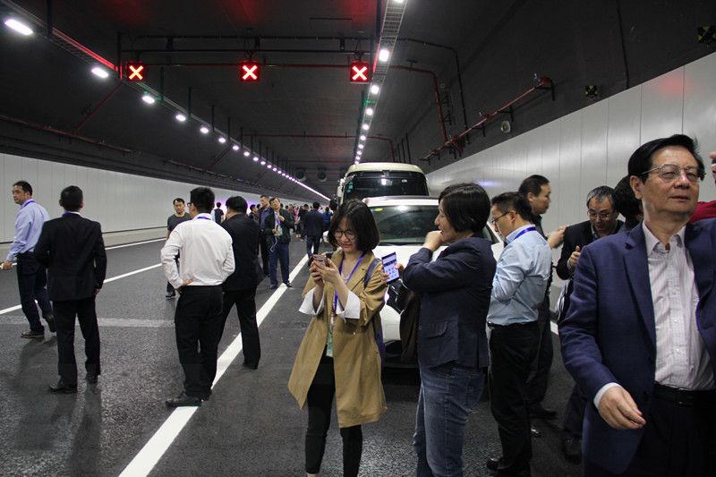 6.7公（gōng）裏長的（de）海底隧道