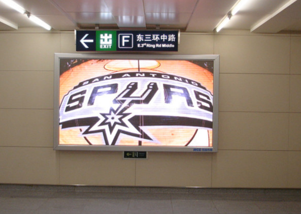 地鐵（tiě）全彩LED顯示屏