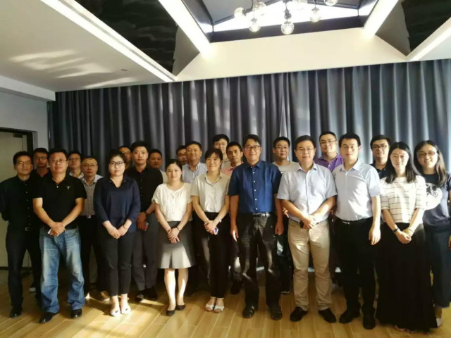 智慧（huì）的城市基（jī）礎設施主題沙龍合影