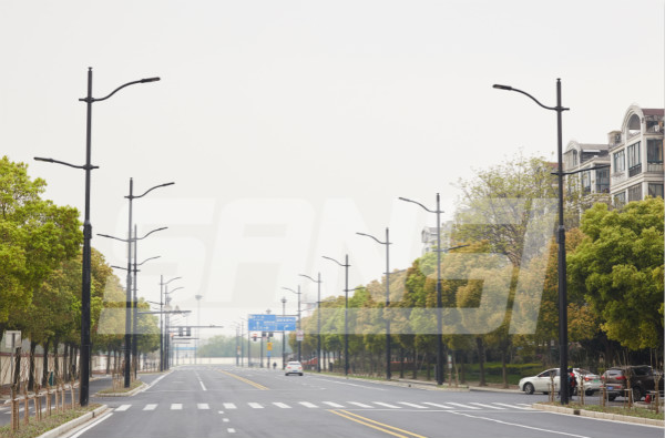 香蕉影视上海聯虹（hóng）路多杆合一路燈