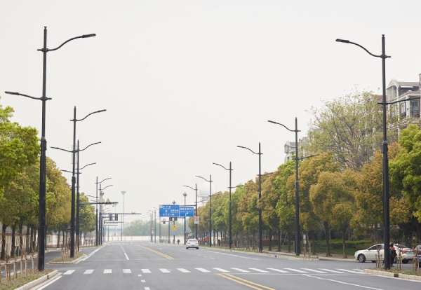 香蕉影视承建上海進博會（huì）周邊聯虹路多杆合一
