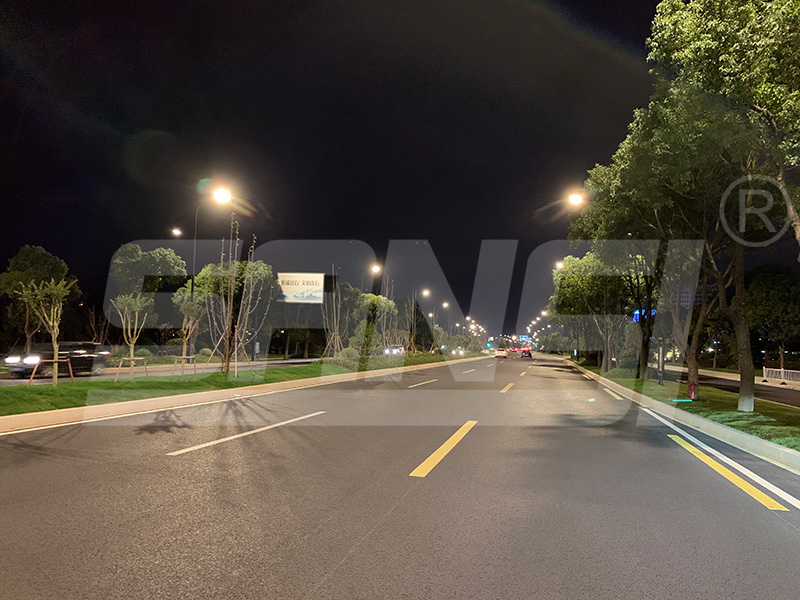 道路照明,LED路燈,亮（liàng）度與節能並存