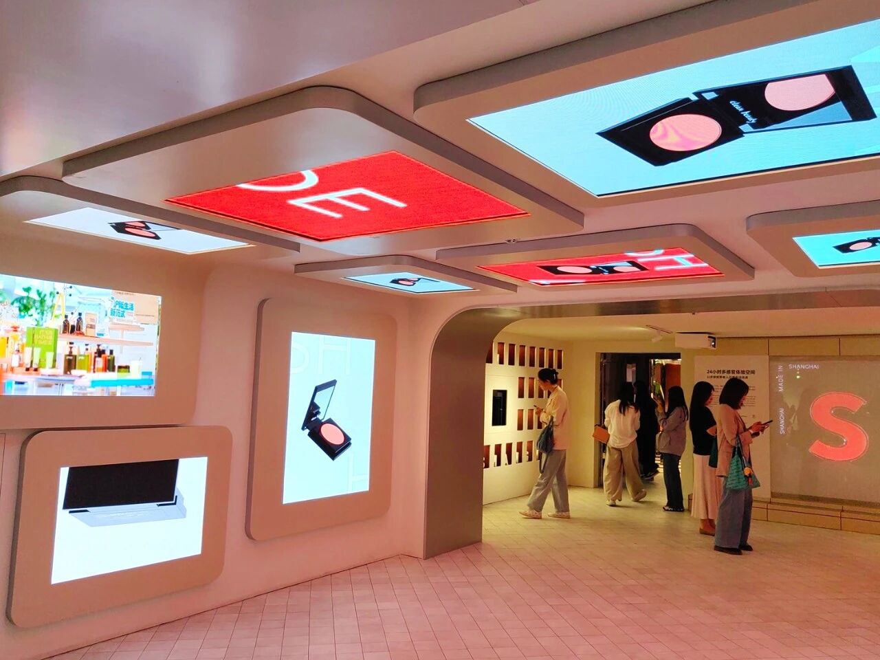香蕉影视LED,驚（jīng）豔,亮（liàng）相,2026,上海製造佳品匯,以卓（zhuó）越視效詮（quán）釋,品智生活