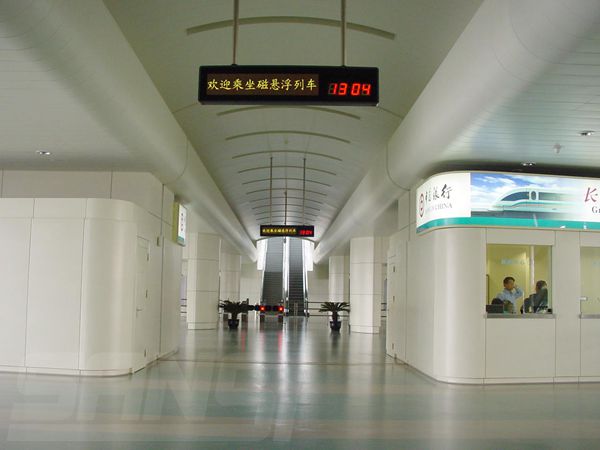 上海磁懸浮室內（nèi）全彩顯示屏