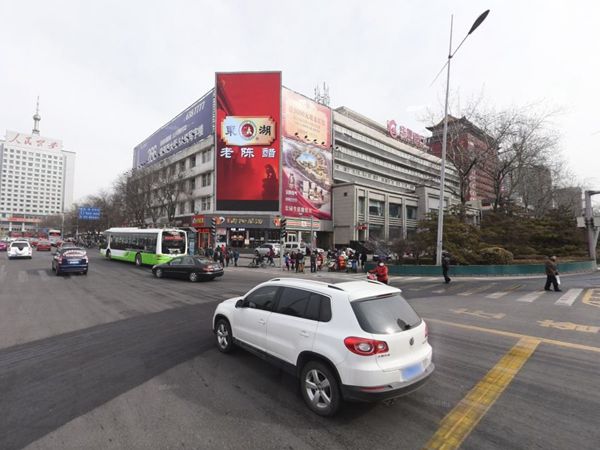 太原迎澤大街五一廣場室外全（quán）彩led顯示屏