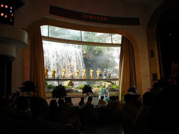 深圳茶園（yuán）多功能劇場室內全（quán）彩色LED屏