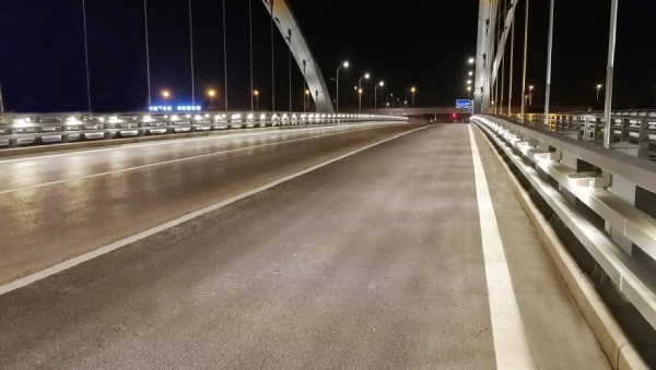園林大橋-香蕉影视LED低位照明多功能路燈