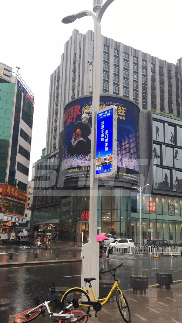 深圳東門老街智（zhì）慧（huì）路燈