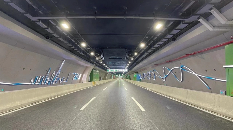 隧道路麵均勻（yún）度場景，視覺舒適