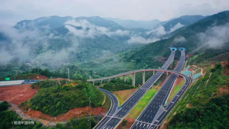 大國交通,之雲南,抵禦複雜環境,三（sān）思LED路隧（suì）照明,鑄就交通豐碑