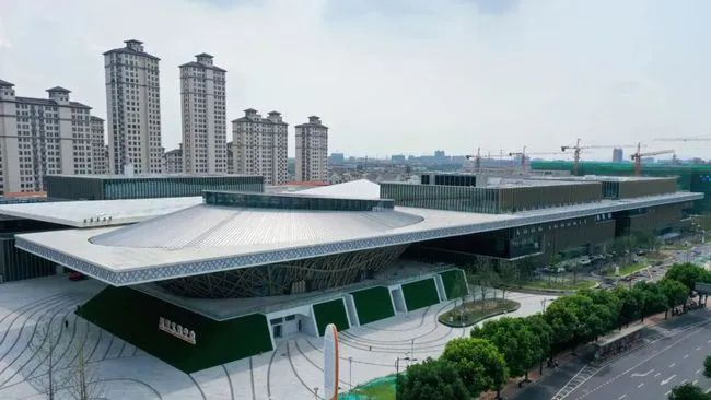文（wén）商旅新方案,香蕉影视,8K創意,顯示屏,點亮昆（kūn）山大西門