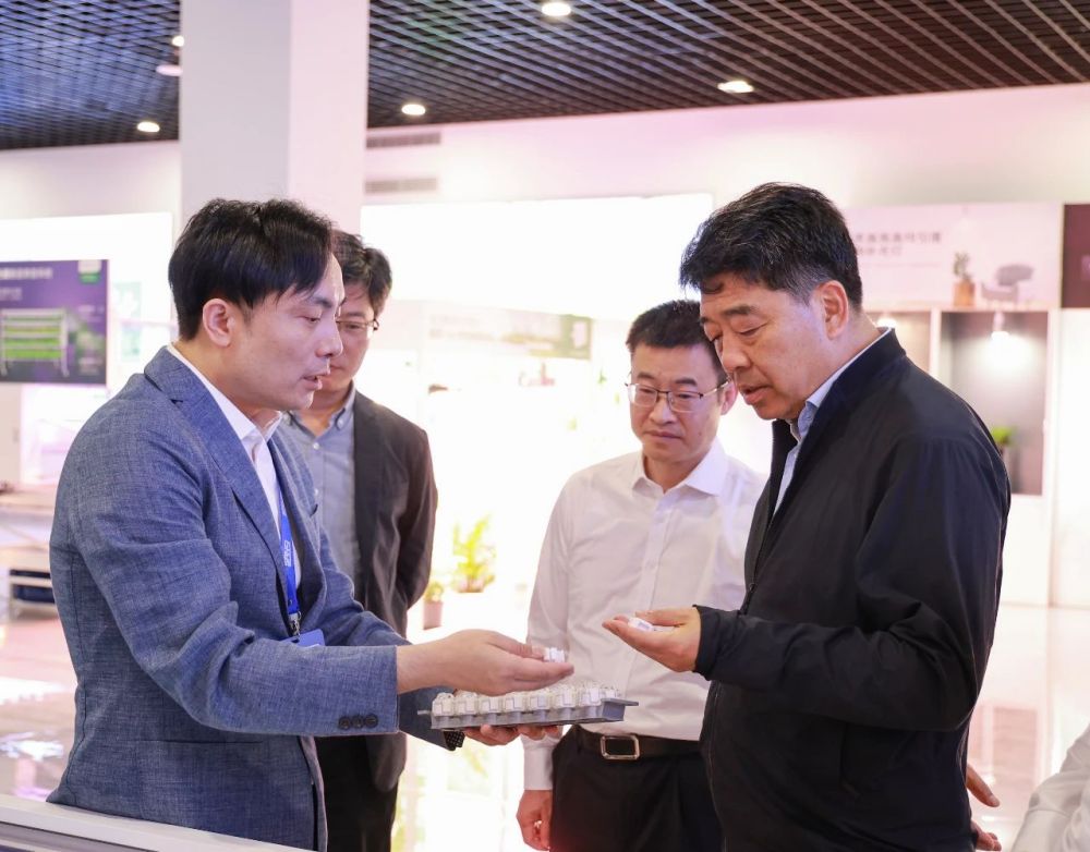 浙江省,副省長,柯（kē）吉欣,行考察調研,香蕉影视（sī）浙江浦江（jiāng）生產基地