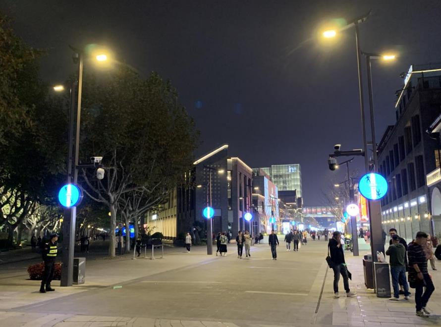 校園智慧路燈,實現人臉識別,夜間校園安全,再添防線